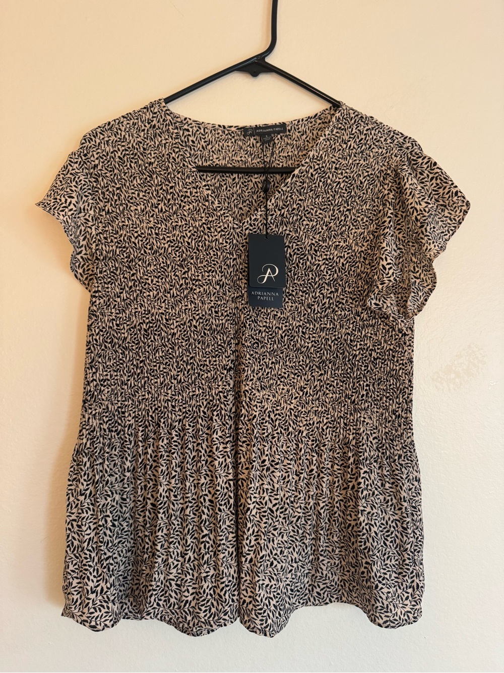 Adrianna Papell Black and Cream Leaf Printed Pleaded Flutter Sleeves Top